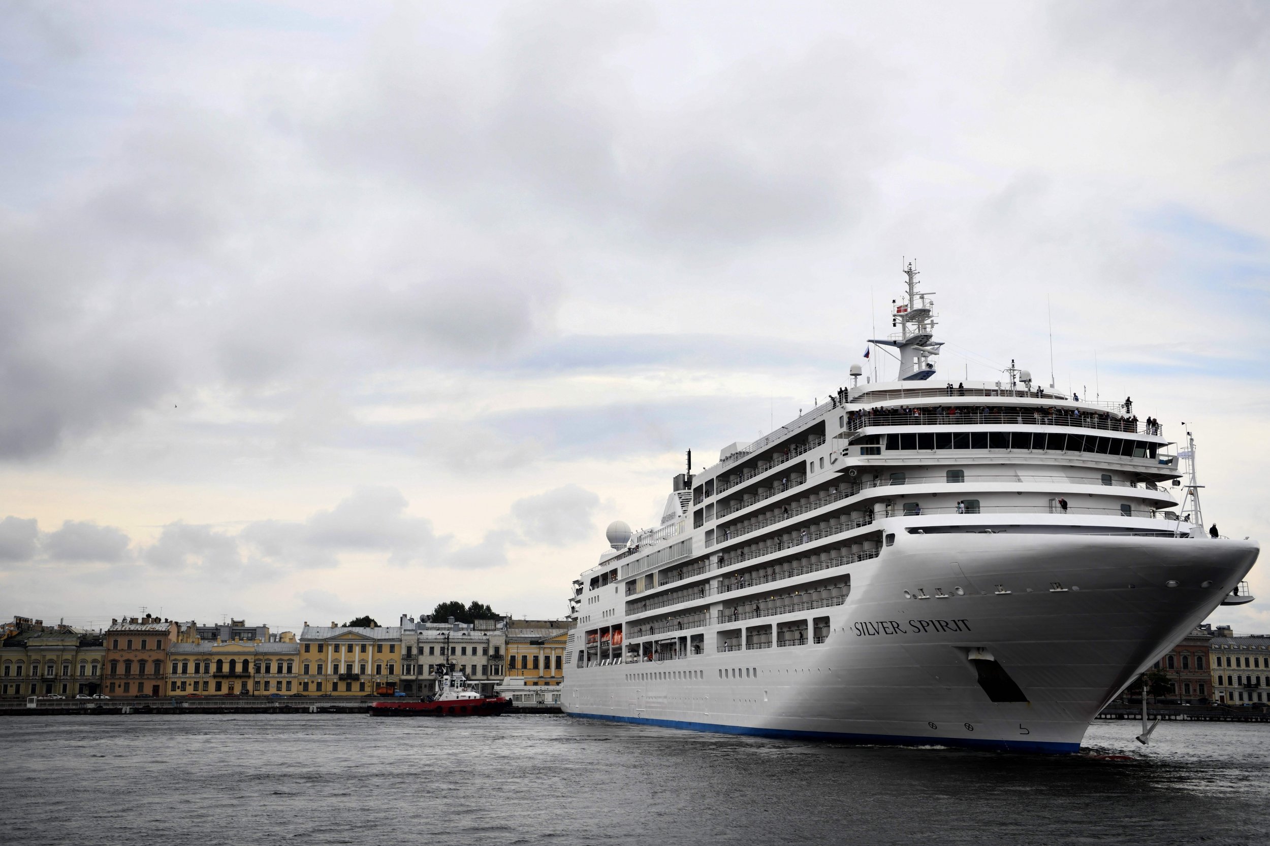 Video Cruise Ship Slams Key West Mooring in Heavy Winds, Knocks Dock