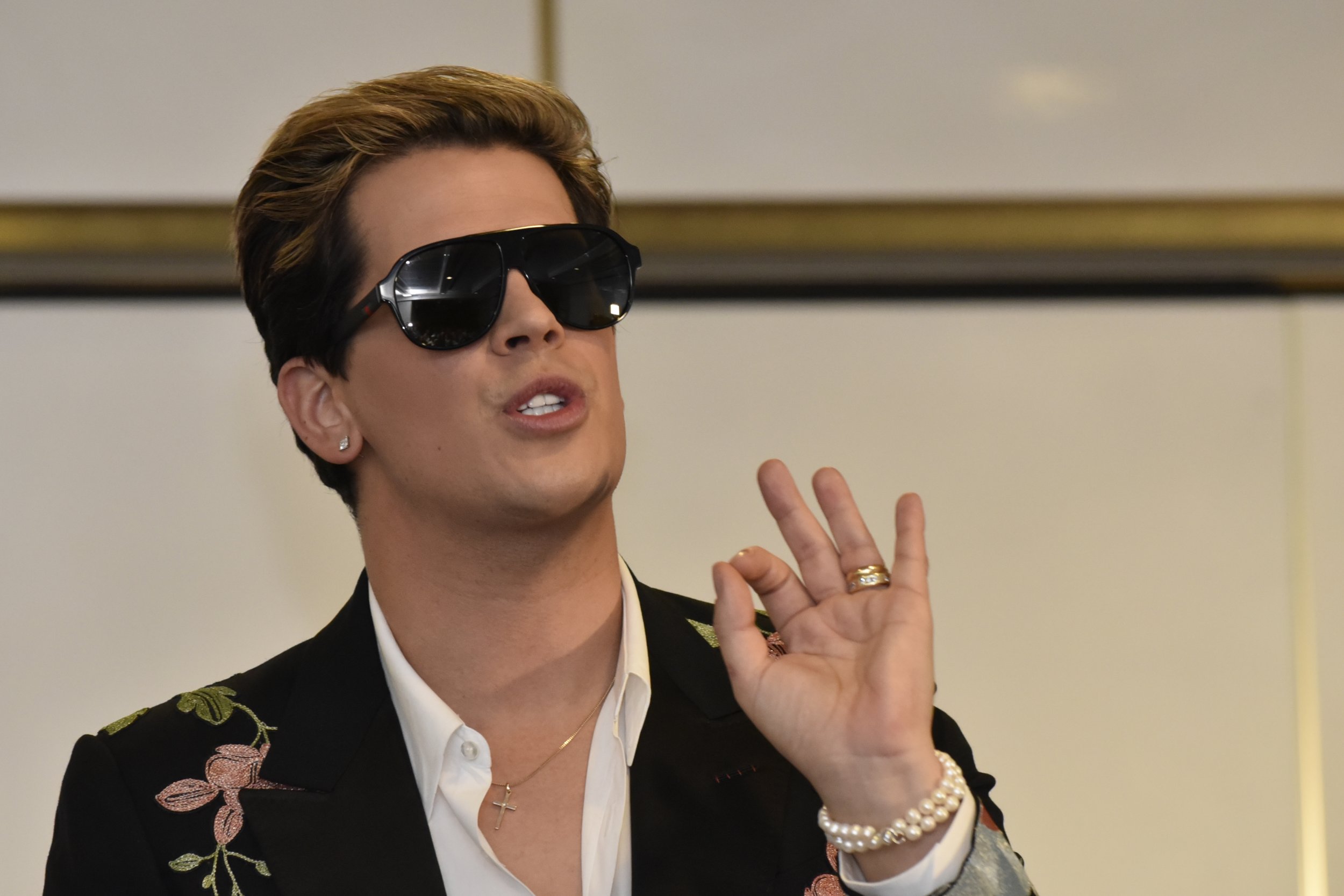 Milo Yiannopoulos Australia debt crowdfunding ban