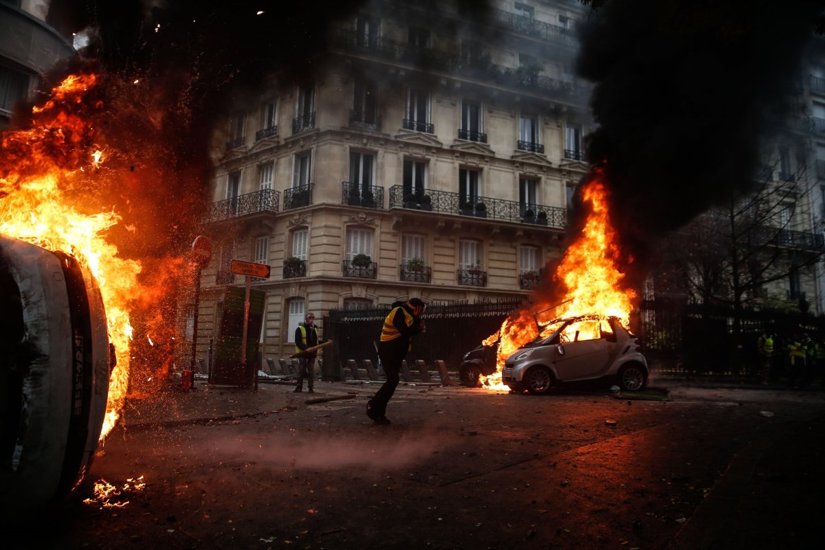 Paris Macron riots