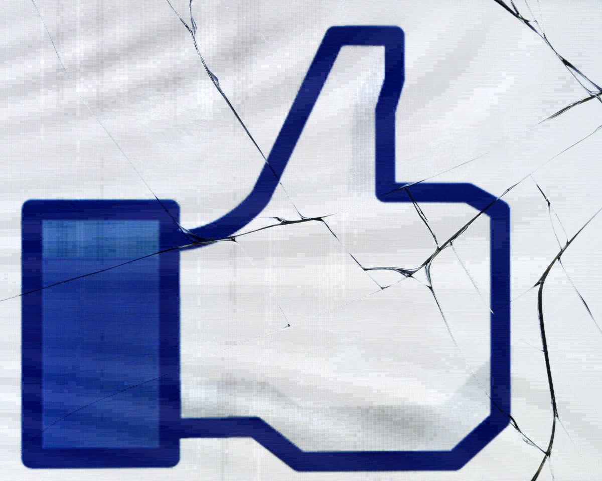 facebook logo shatter, site down