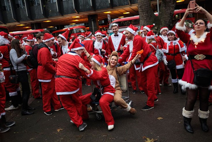 SantaCon Slideshow 9 SantaCon Slideshow 9