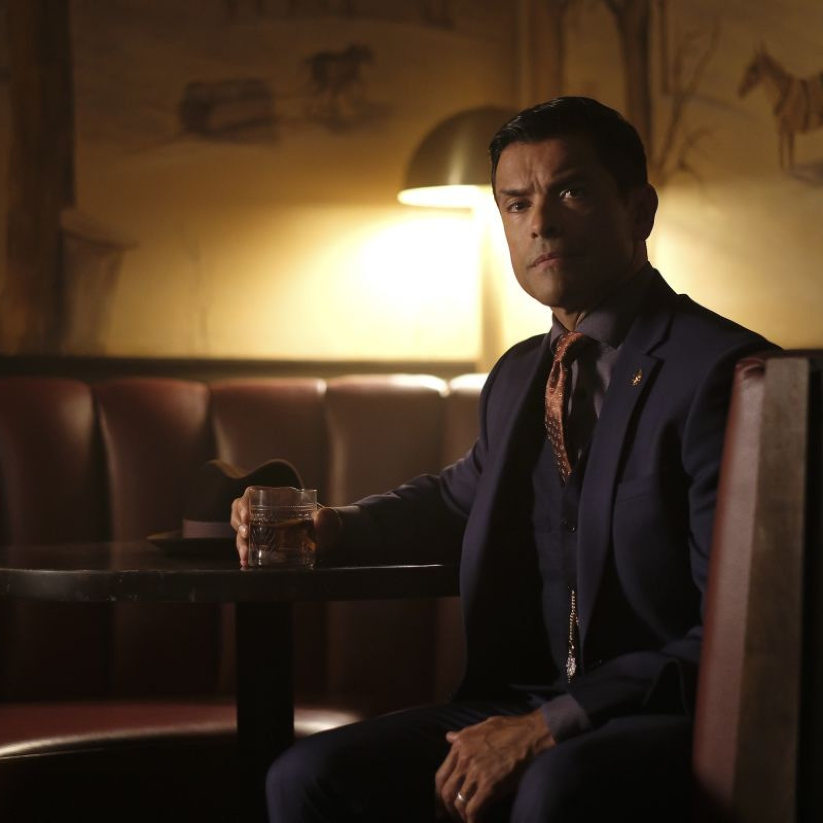 Cw S Riverdale Adds Mark Consuelos As Veronica Lodge S Father For Season 2 Mxdwn Television