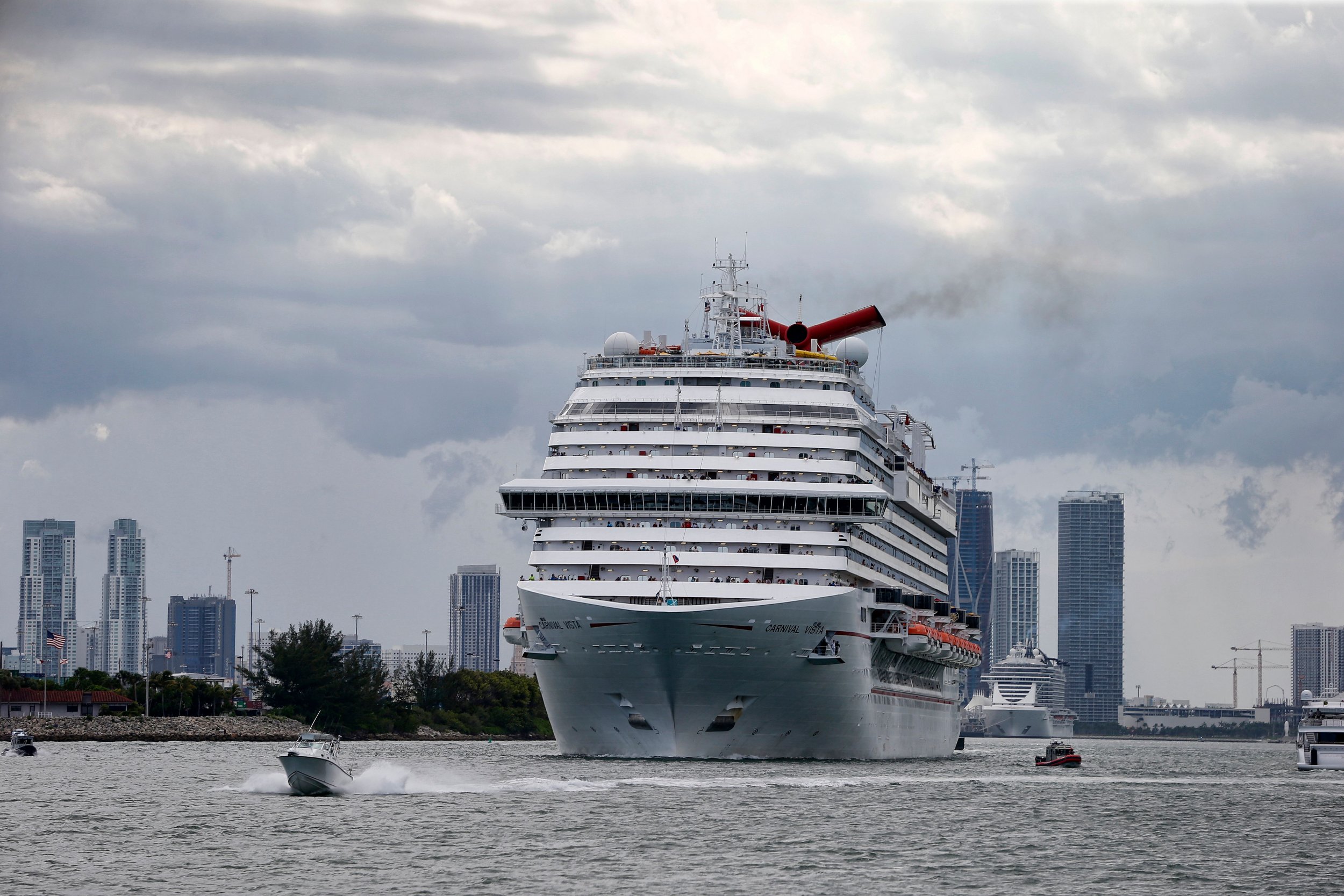 Unbelievable Passenger Goes Overboard From Largest Cruise Ship In The World The Untold Truth – Discover The Shocking Details - v4avqa0