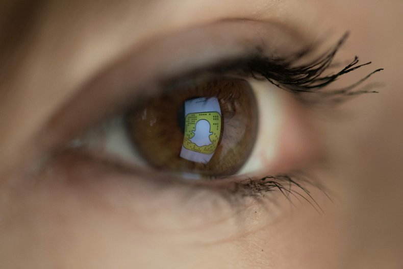 snapchat eye logo