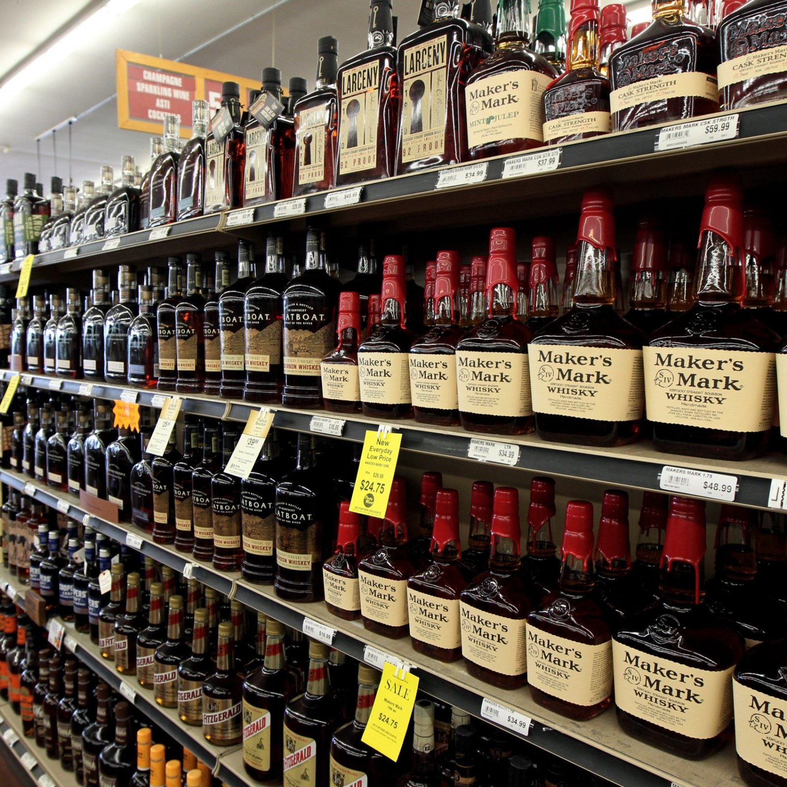 New Year's Day Store Hours: When Do Liquor Stores Open, Close?