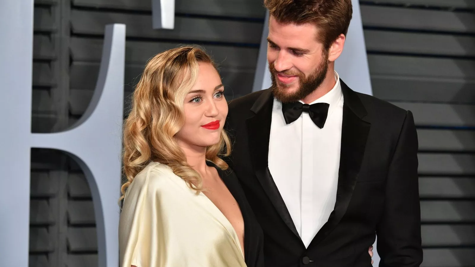 Private photos of Miley Cyrus and Liam Hemsworth surface and it looks like ...