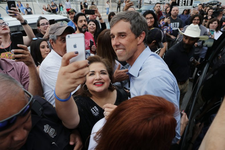 beto o'rourke selfie