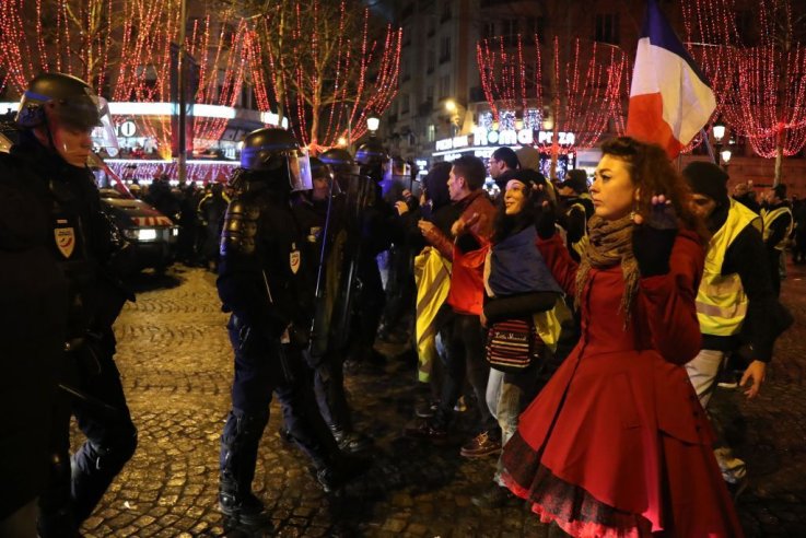 巴黎新年黄色背心2019年 Paris New Year's Yellow Vest 2019