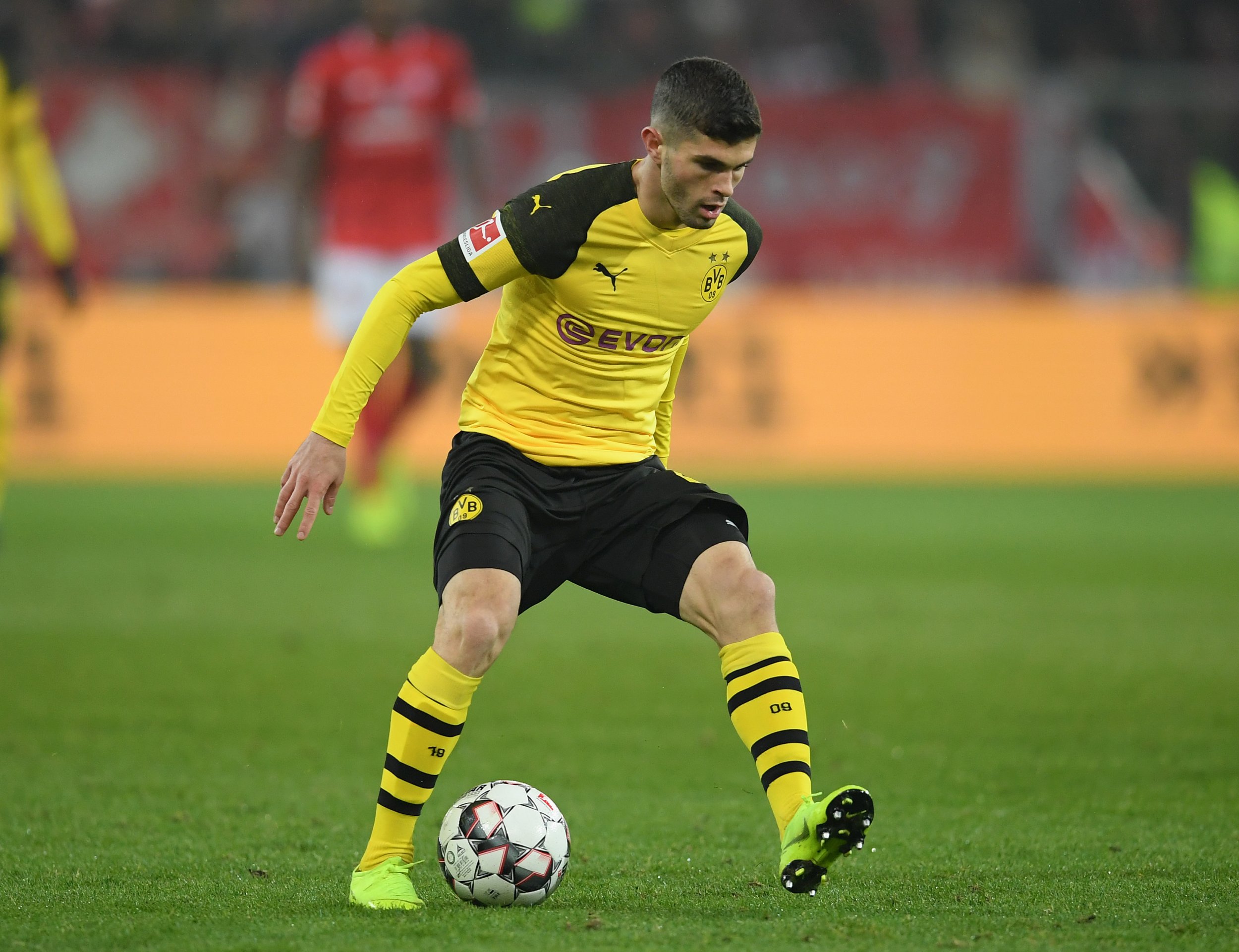 Who Is Christian Pulisic? 20-year-old Signs with Chelsea ...