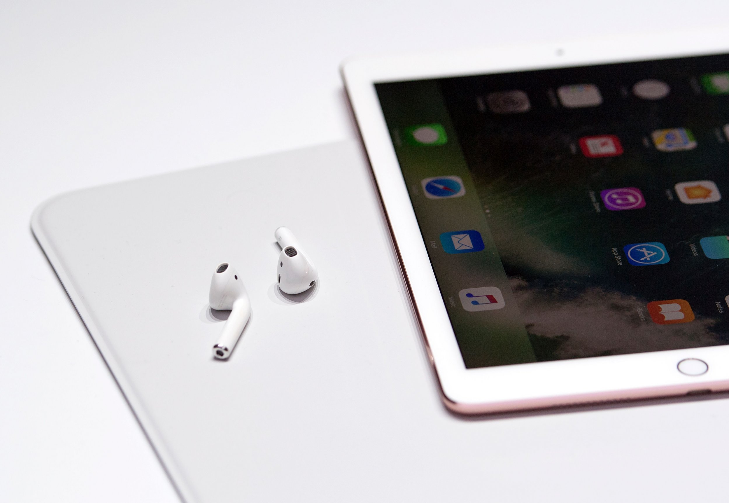 Do airpods work discount with ipad air 2