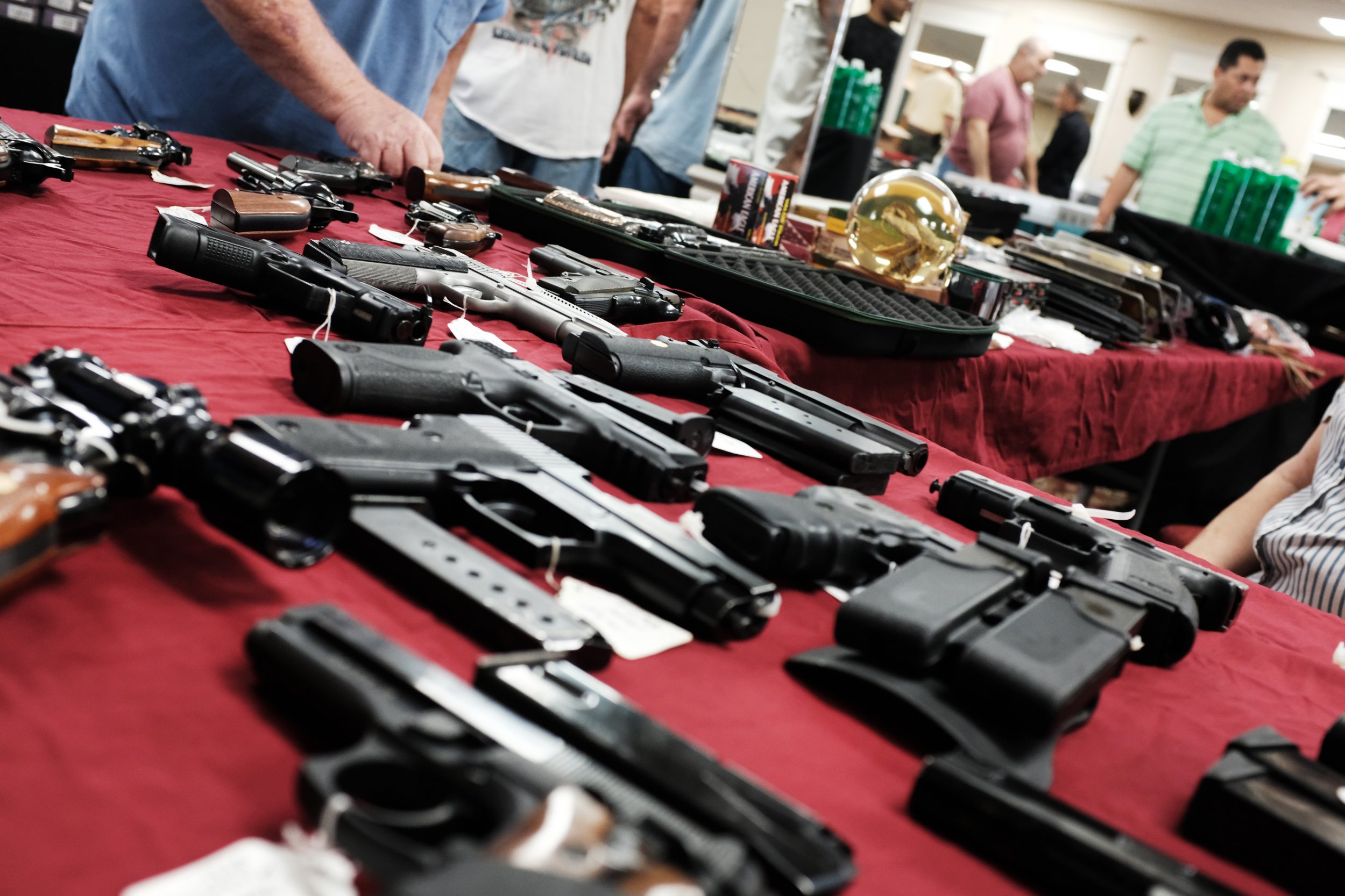 Gun show. Управление оружием. Американское оружие законодательство. Ган шоу в Америке. Насилие с применением оружия.