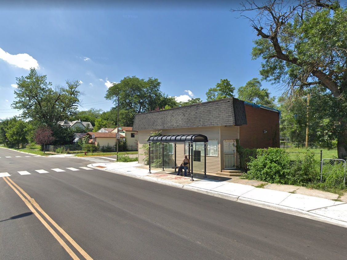 Chicago bus stop armed robbery