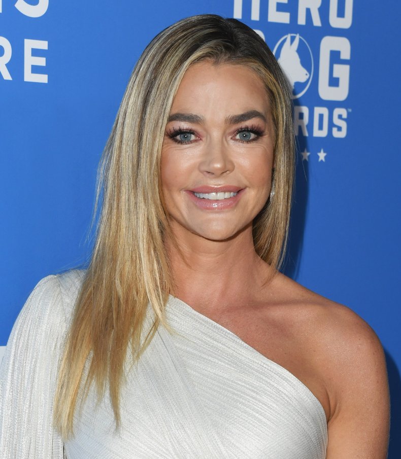 who, is, the, unicorn, the, masked, singer, Denise, Richards, tori, spelling, Charlie, sheen, ex-wife, clues