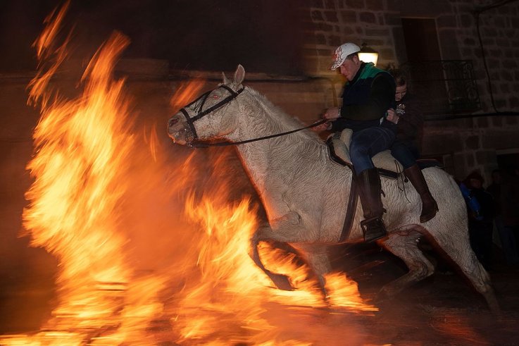 01 Las Luminarias horses fire Spain