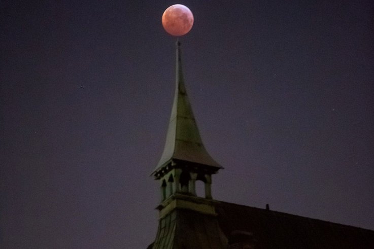 09 Super Blood Wolf Moon GettyImages-1085727064 09 Super Blood Wolf Moon GettyImages-1085727064