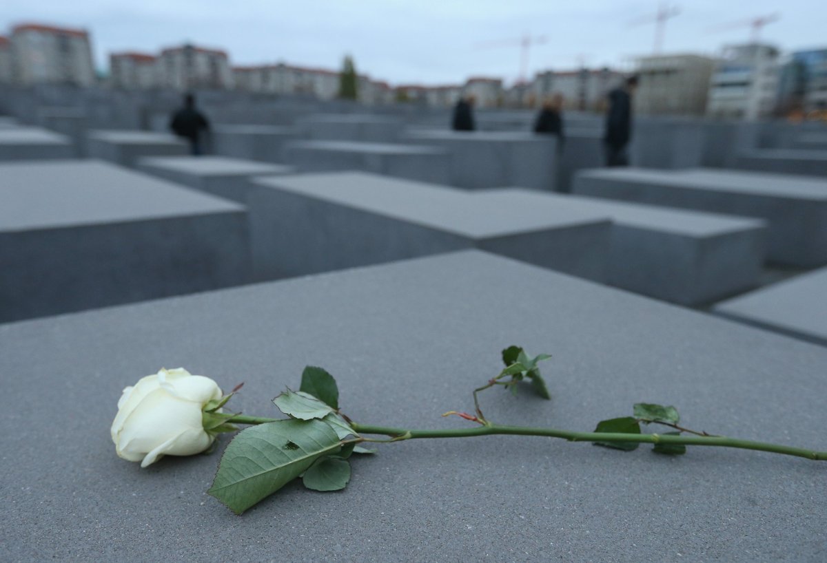 Holocaust memorial Berlin neo-Nazis