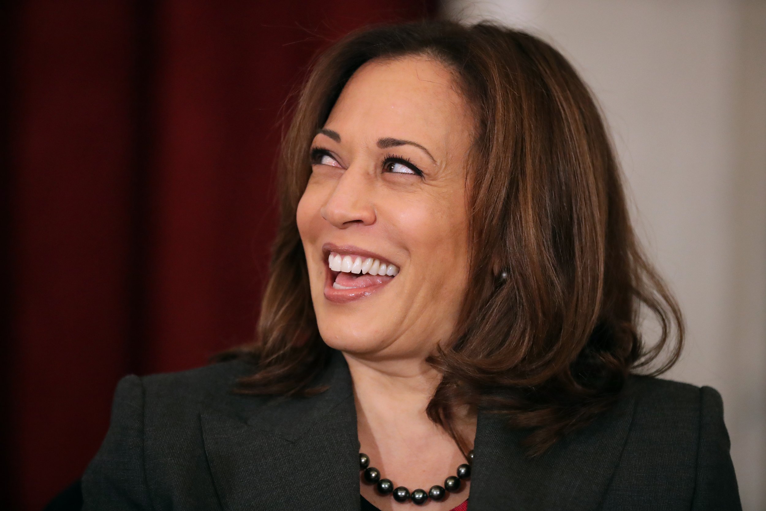 Kamala Harris Dances To Cardi B While Preparing To Give Her Speech ...