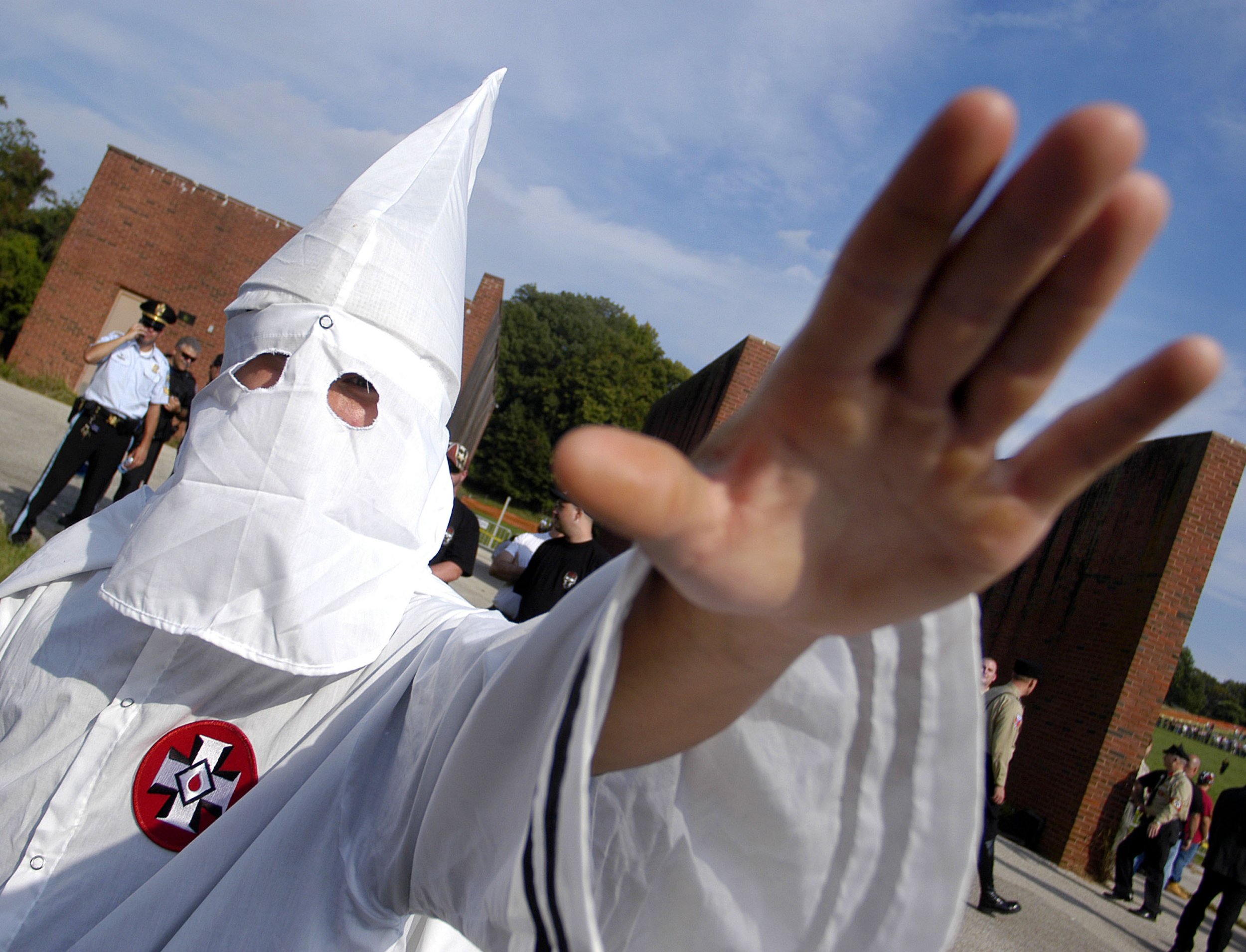 KKK robe stirs interest in auction tonight