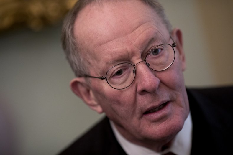 lamar alexander trump pelosi step away