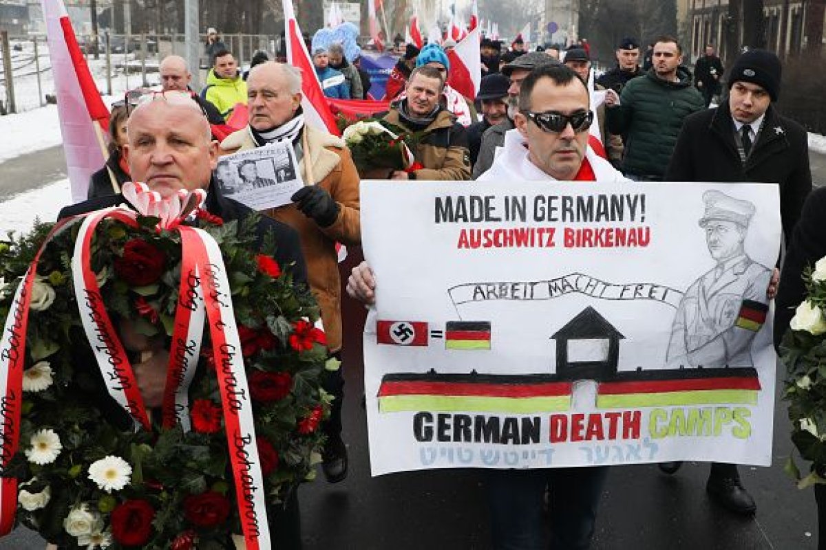 Far-Right Group Stages Anti-Semitic Protest at Auschwitz for Holocaust Memorial Day, Says Jews Are Covering Up Death of Polish Victims