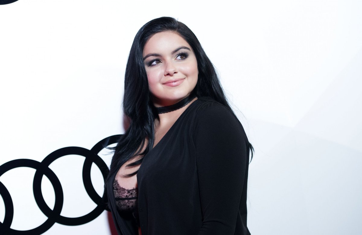 Modern Family' Star Ariel Winter Shuts Down Plastic Surgery Rumors in  Instagram Comments