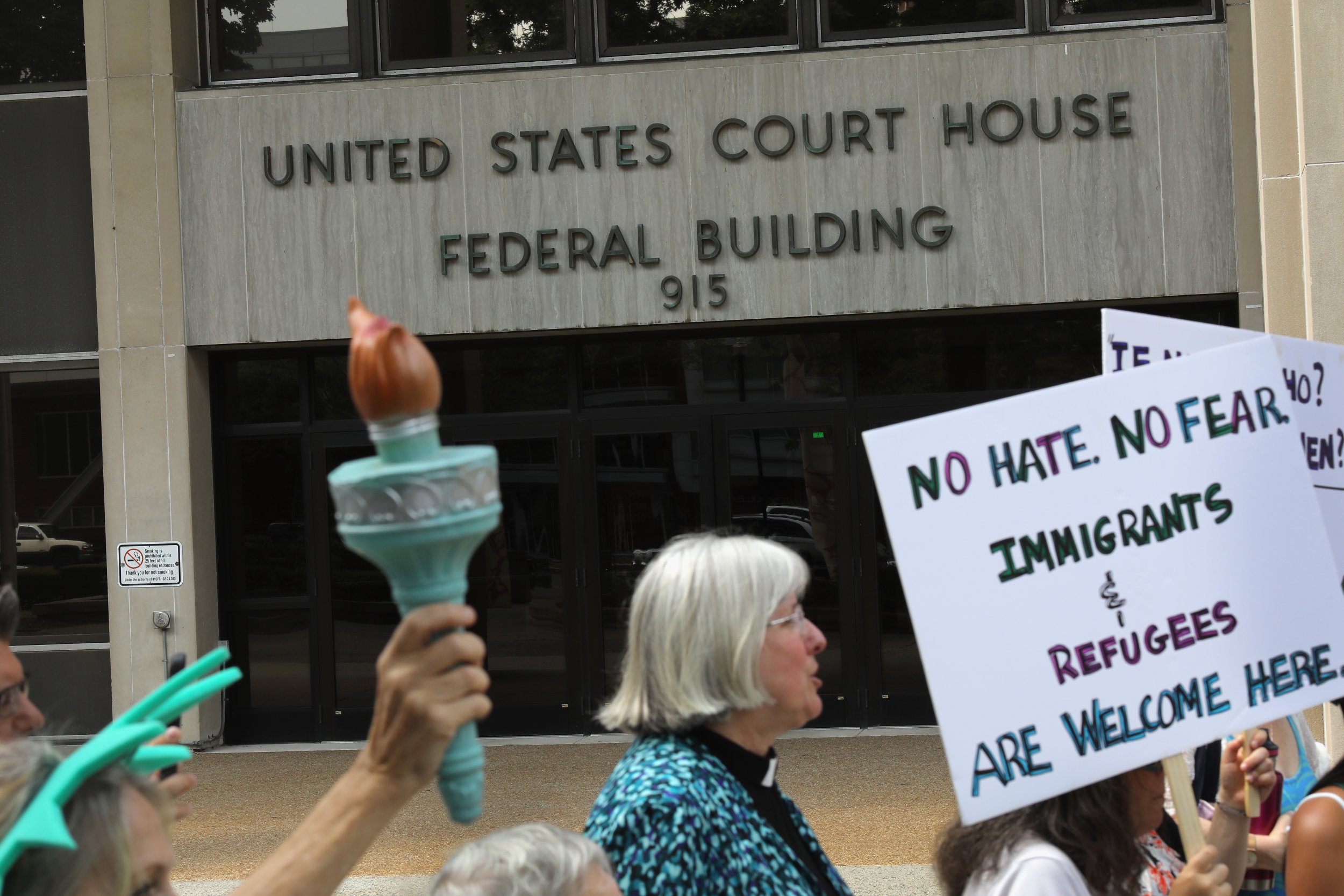 Mass Chaos Erupts At Immigration Courts After Ice Hands Fake Hearing Dates To Migrants
