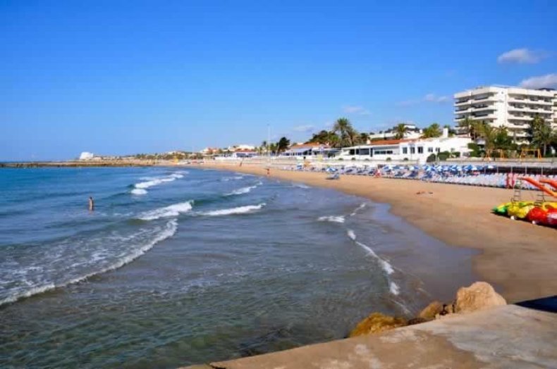 visit sitges De La Bassa Rodona