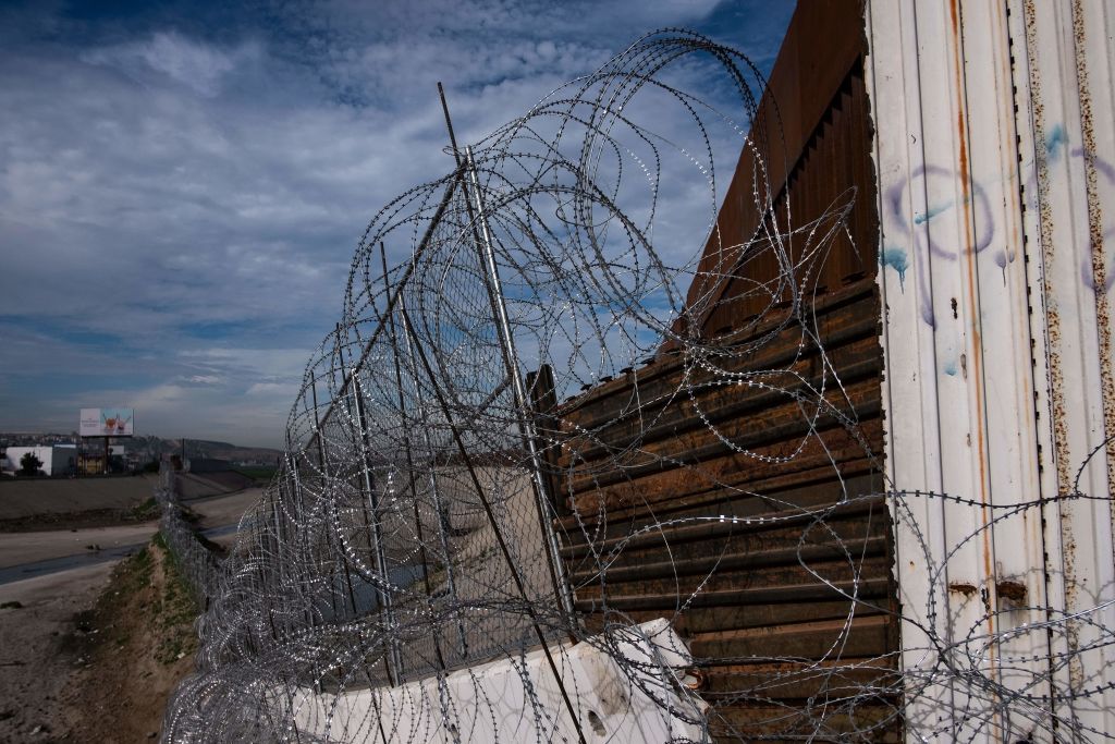 City Council In Arizona Town Unanimously Agree To Have Razor Wire
