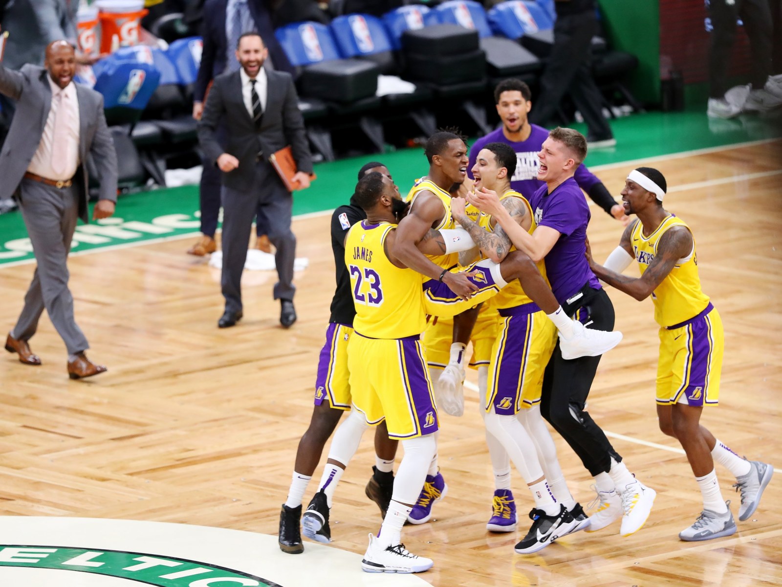 Video Rajon Rondo Hits Buzzer Beater As Lakers Beat Celtics In Boston