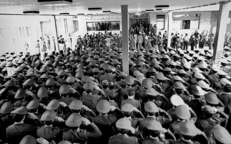 Homafaran_pledge_with_Khomeini