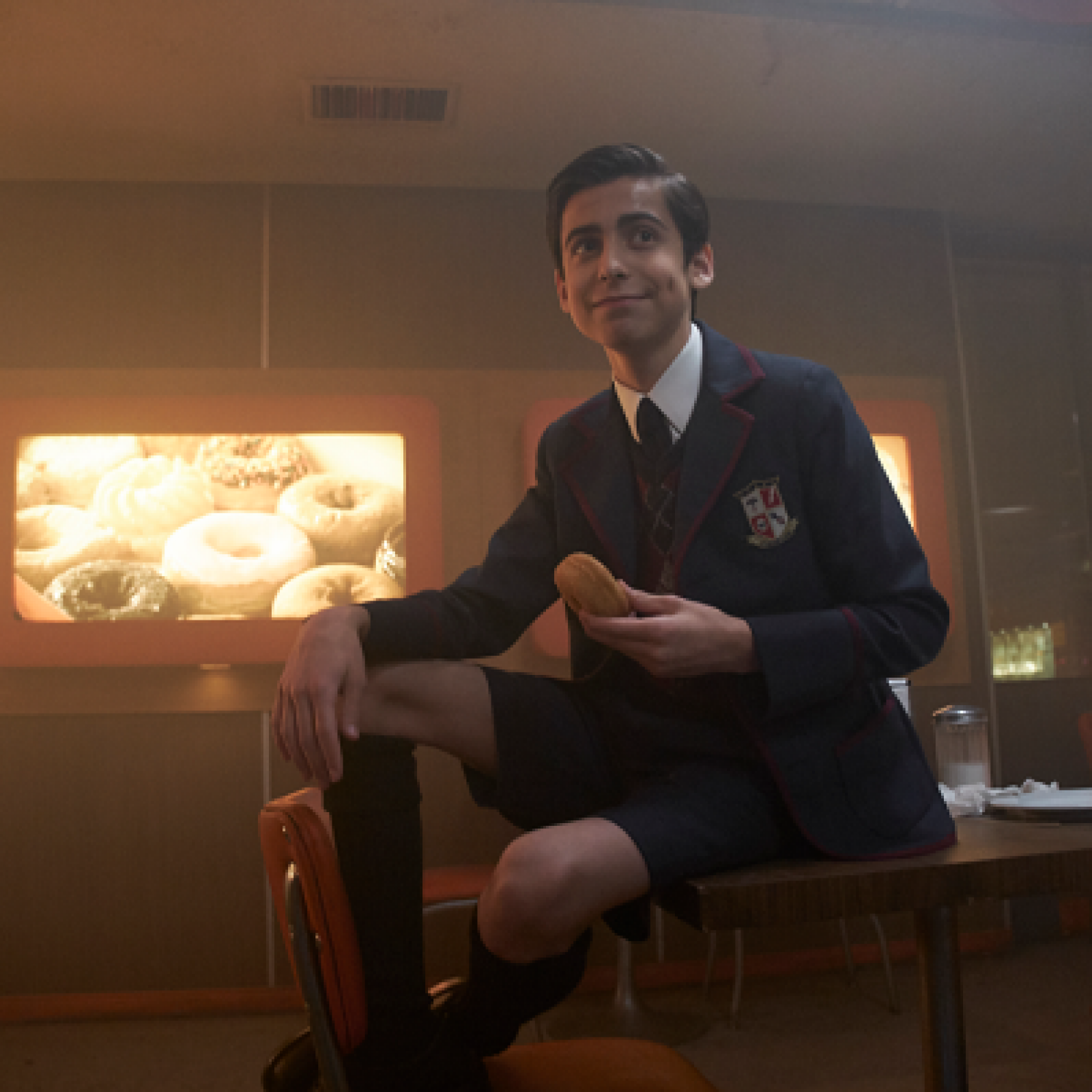 Dor Winkelcentrum Mineraalwater The Umbrella Academy' Star Aidan Gallagher Says, 'Comic Fans Are Going to  Go Crazy' Over New Netflix Show