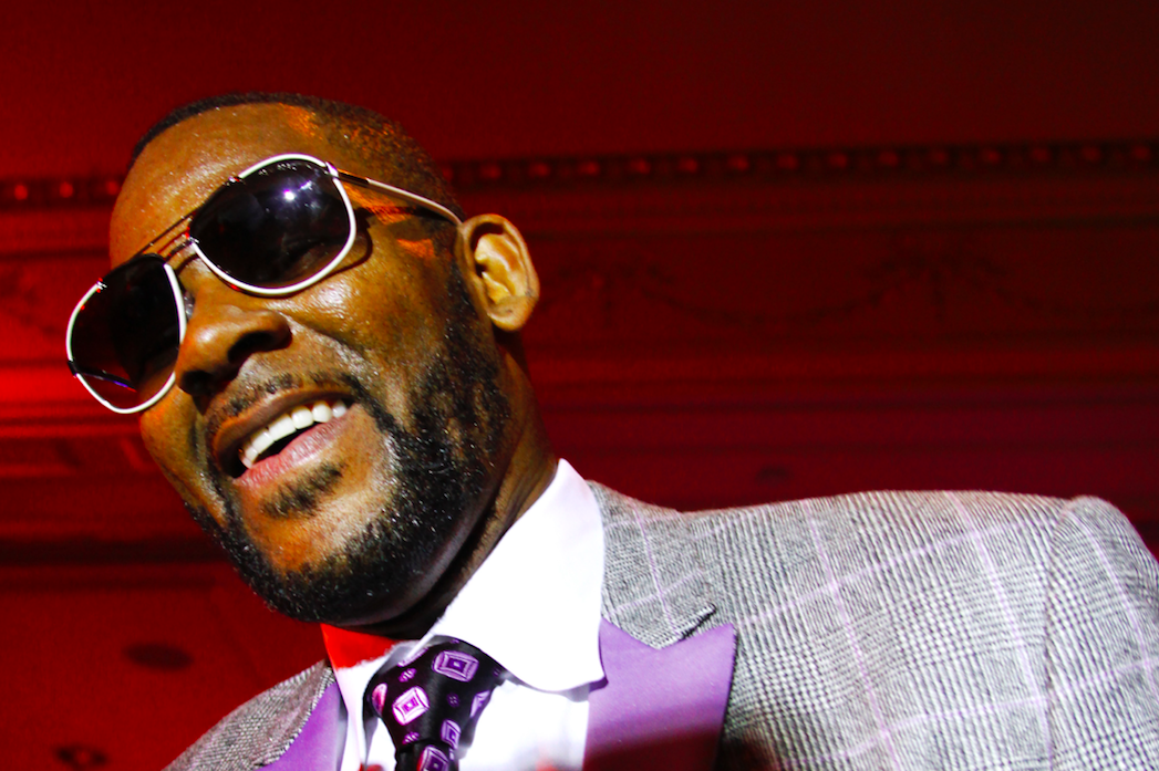 R. Kelly New Video Update: Michael Avenatti Has Third Tape That Allegedly Shows Singer With Underage Girl 