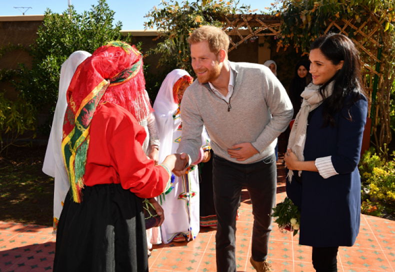 Pictures of Pregnant Meghan Markle and Prince Harry Greeting Children ...