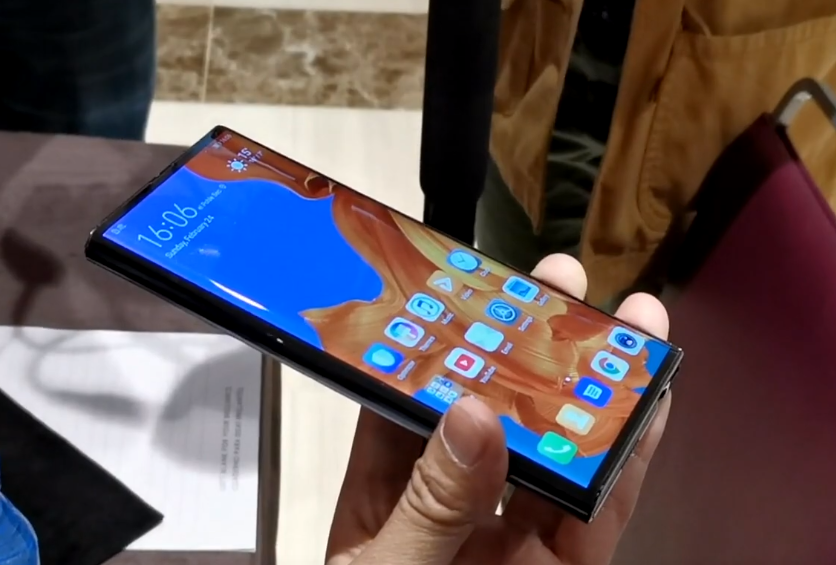 Schepsel duim Pilfer Huawei Mate X: Up Close and Personal with the Futuristic 5G Foldable  Smartphone