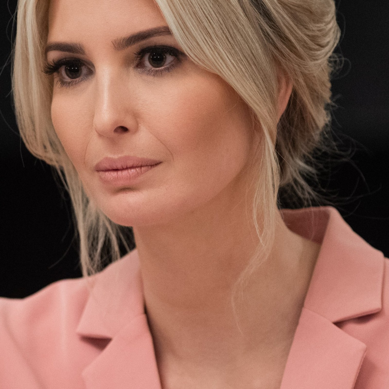 Ivanka Trump Should Surrender Security Clearance Immediately Cnn