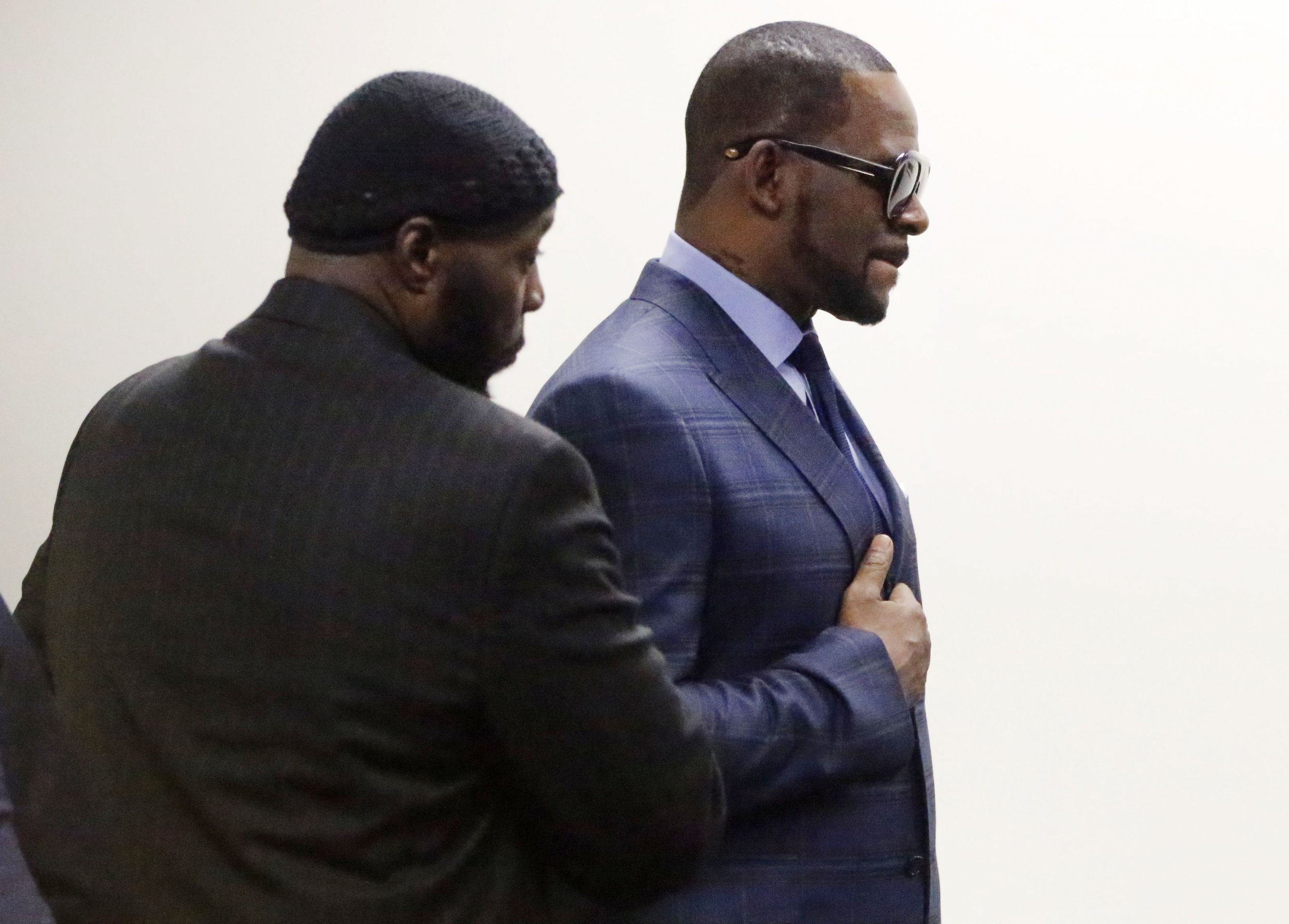 R. Kelly Update: Girlfriend Azriel Clary Told CBS' Gayle King She Tried to Kill Herself As a 'Cry For Help'