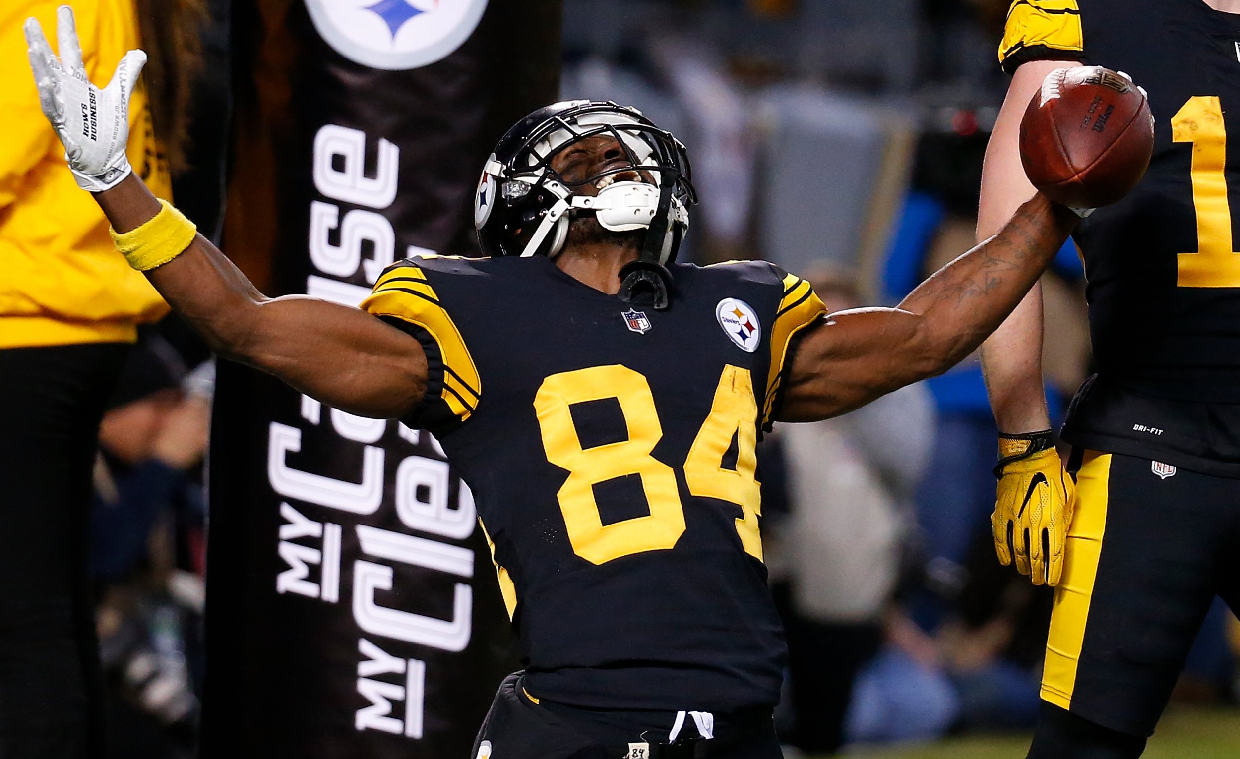 Steelers Literally Sent Raiders Antonio Brown's Old Helmet at His