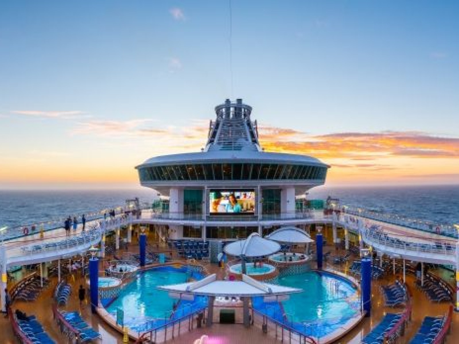 Jury Orders Royal Caribbean To Pay 3 4m To Estate Of Passenger