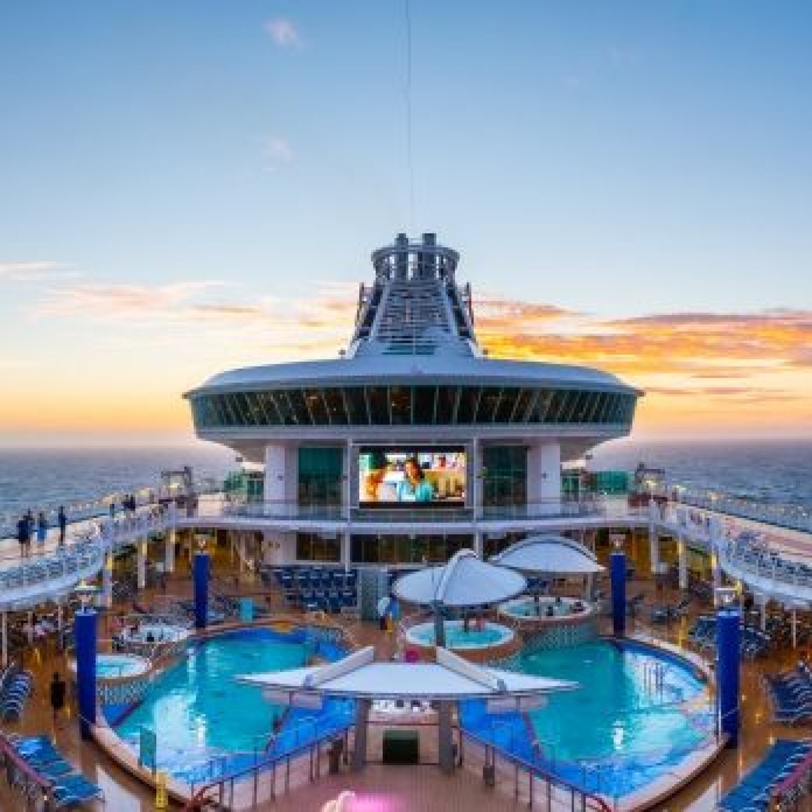 Jury Orders Royal Caribbean To Pay 3 4m To Estate Of Passenger