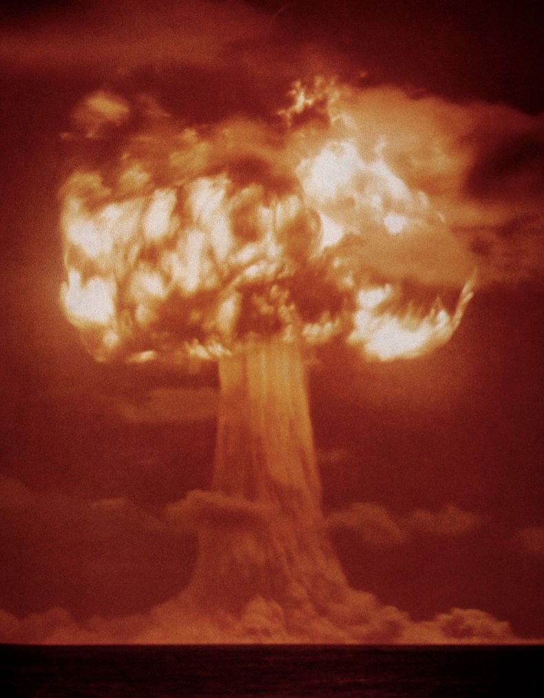 atom-bomb-trinity-test atom-bomb-trinity-test
