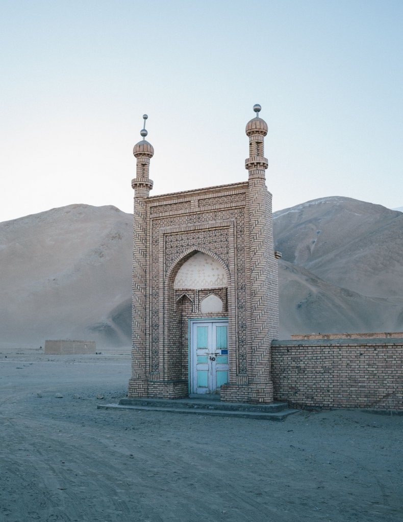 Travel Images Tiny Atlas Quarterly - Curious 3