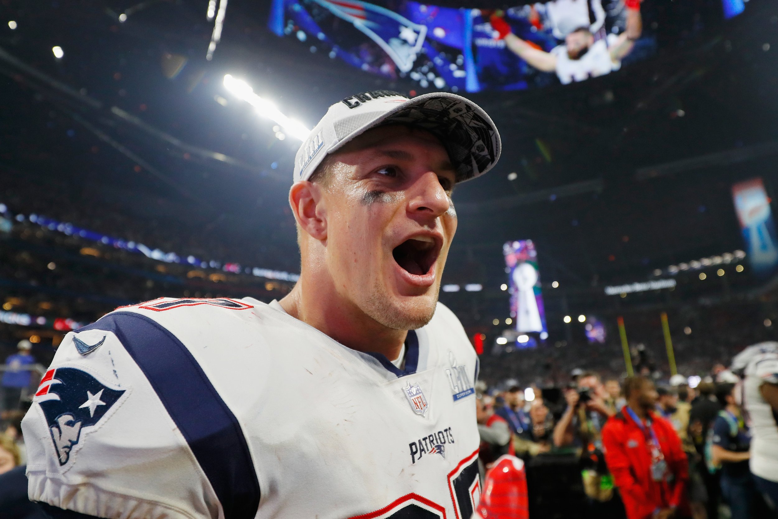 Tom Brady Nfl Twitter React To Rob Gronkowskis Retirement