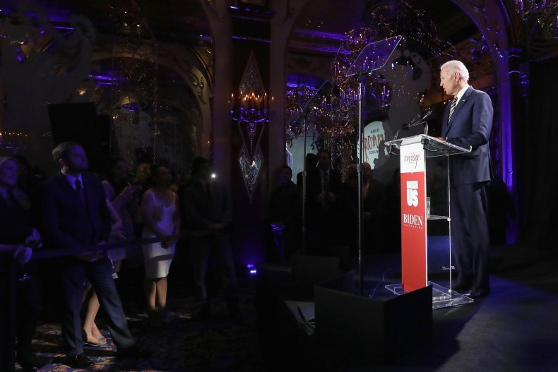 JoeBidenAnitaHillWomen