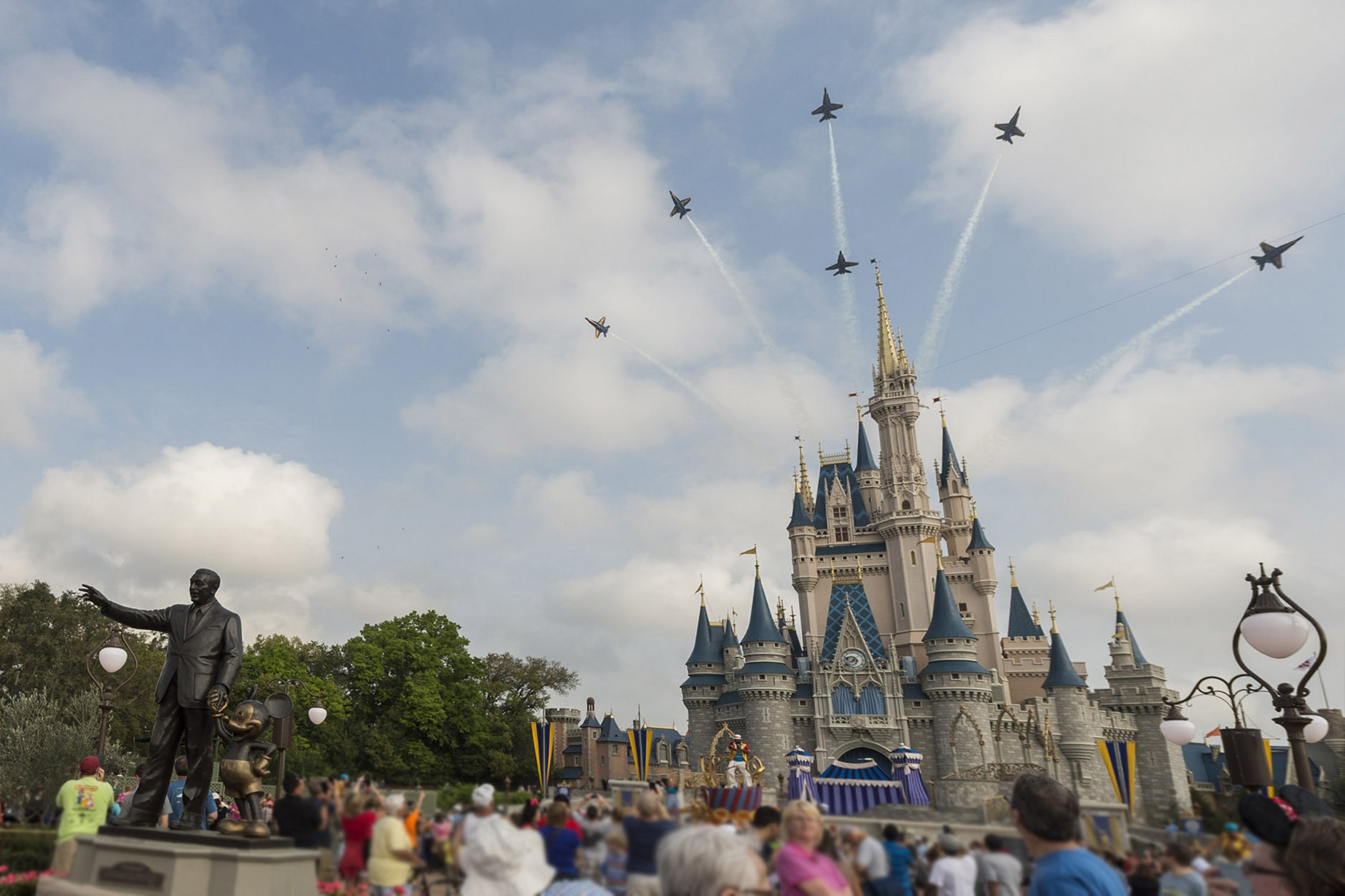 Disney store bans smoking