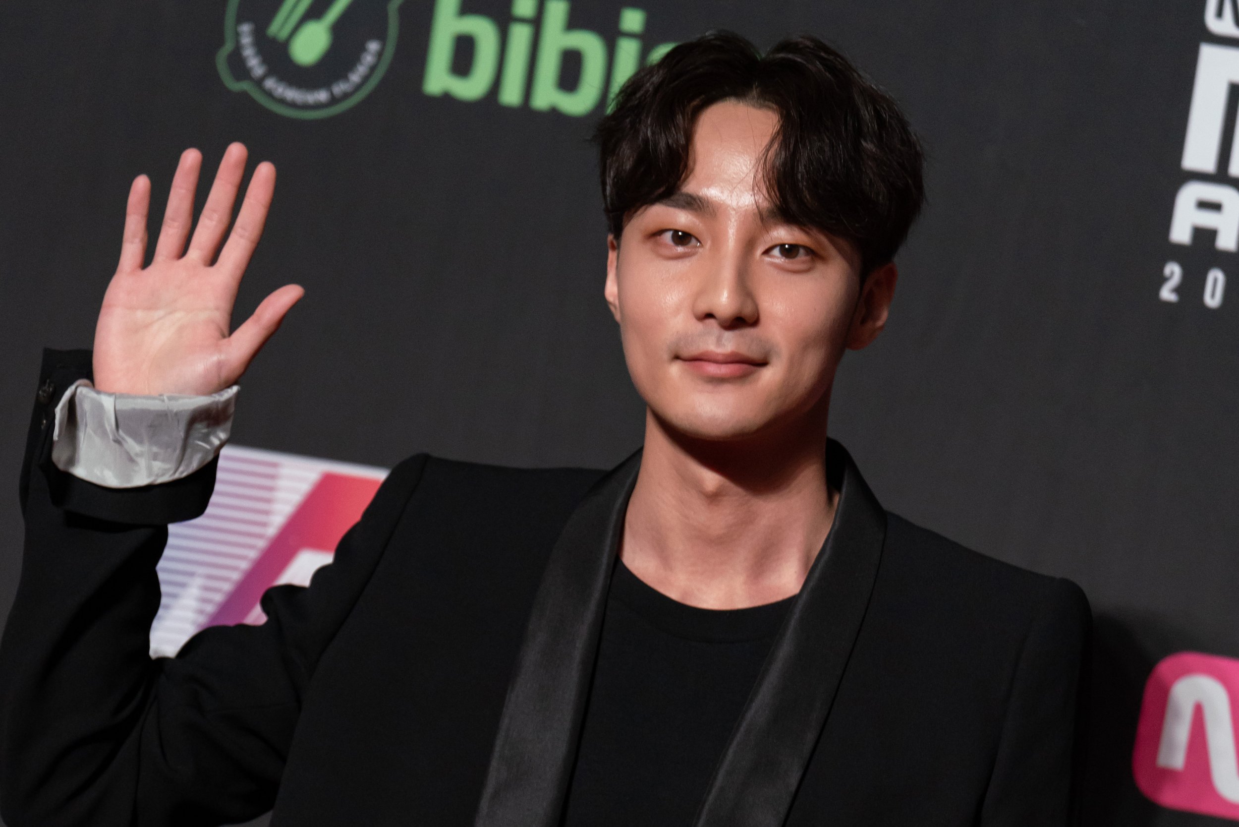 Roy Kim Suspected in K-Pop Chatroom Controversy