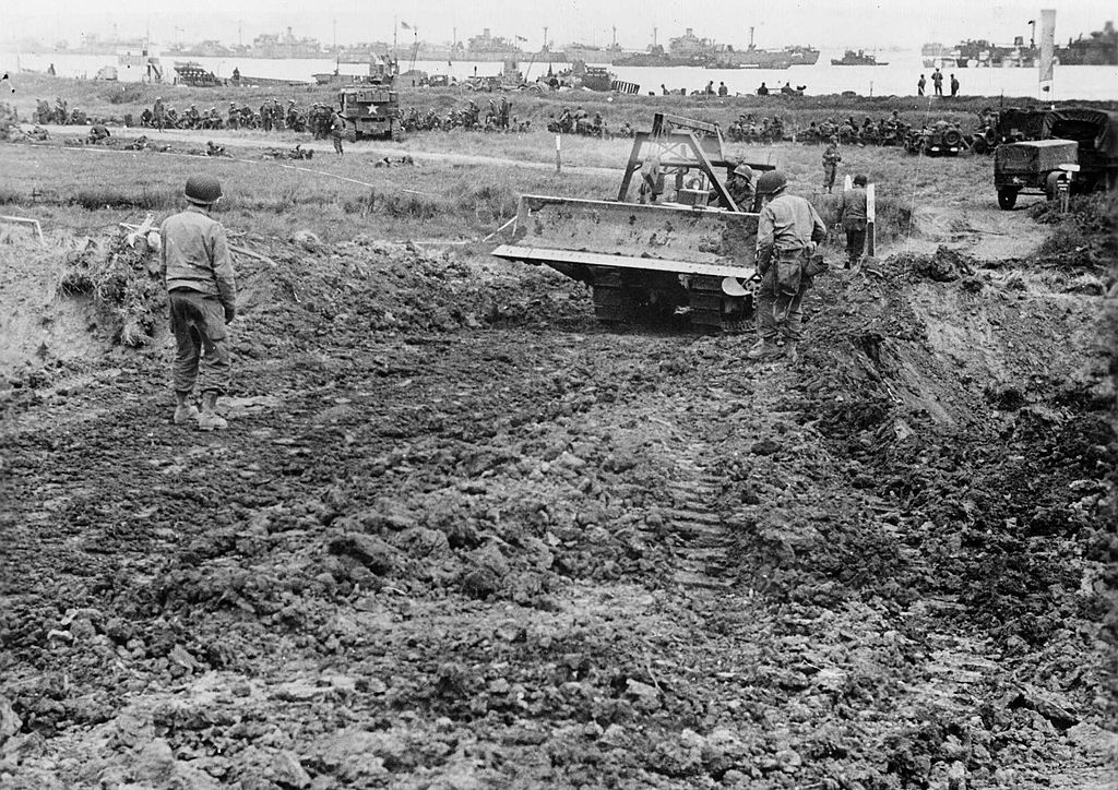 These Photos Show What D Day Was Like For Soldiers Landing