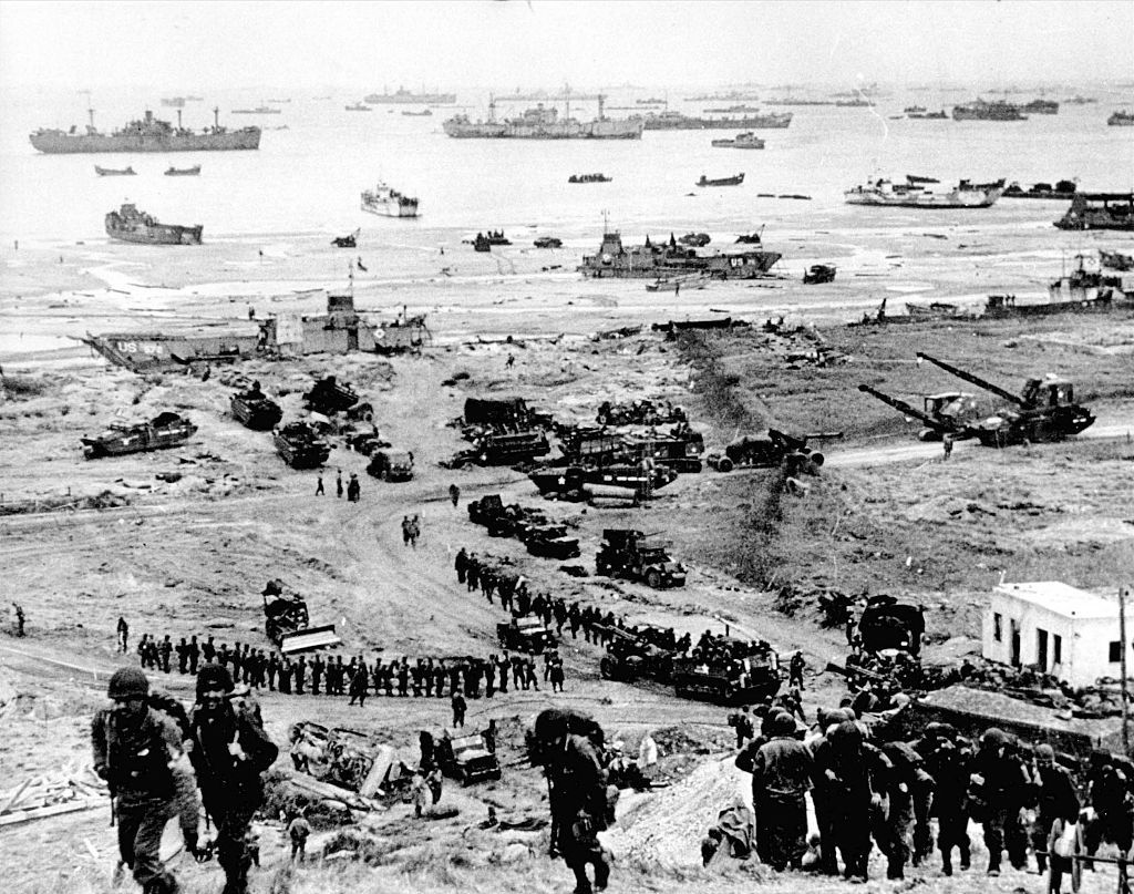 These Photos Show What D Day Was Like For Soldiers Landing In Normandy