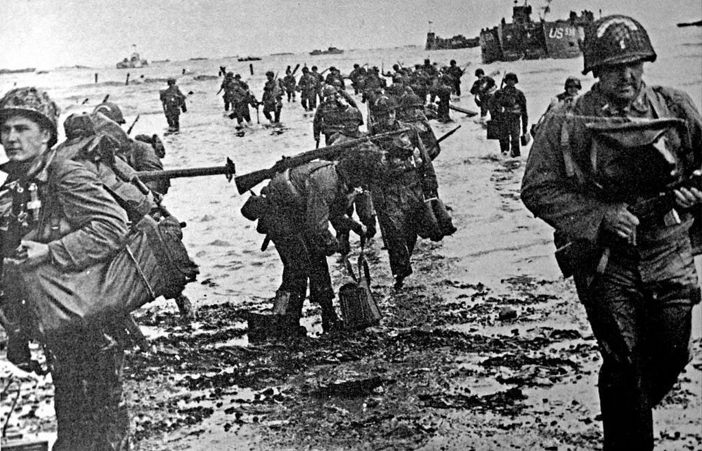 These Photos Show What D Day Was Like For Soldiers Landing
