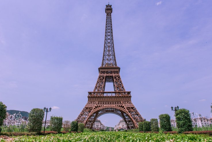 fake eiffel tower Tianducheng, China