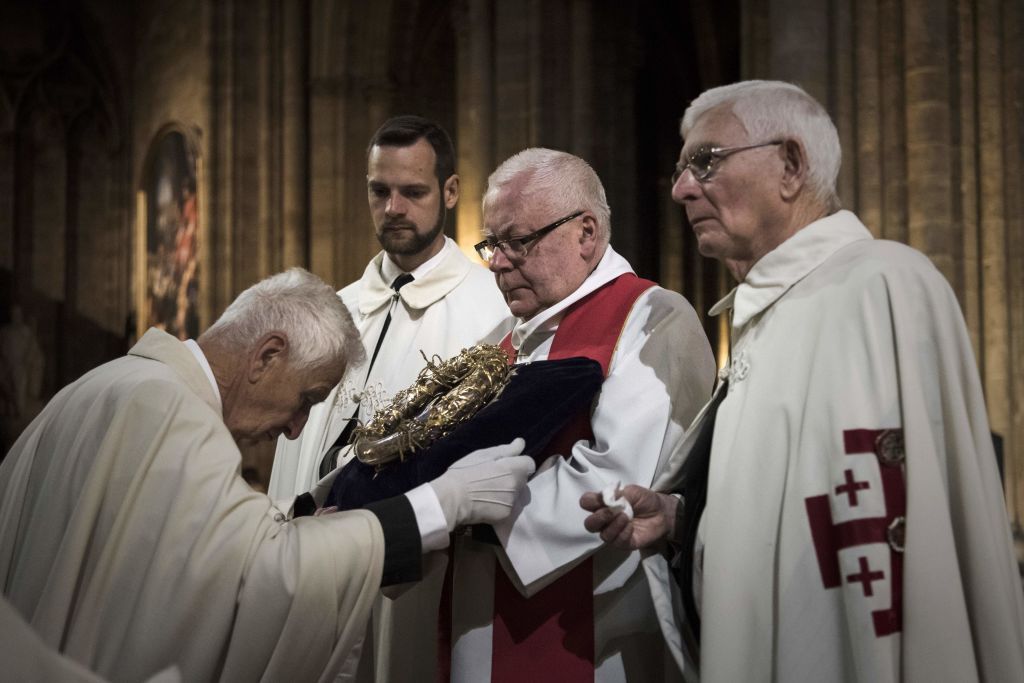 A Human Chain Formed To Save Crown Of Thorns, Other Priceless Relics ...